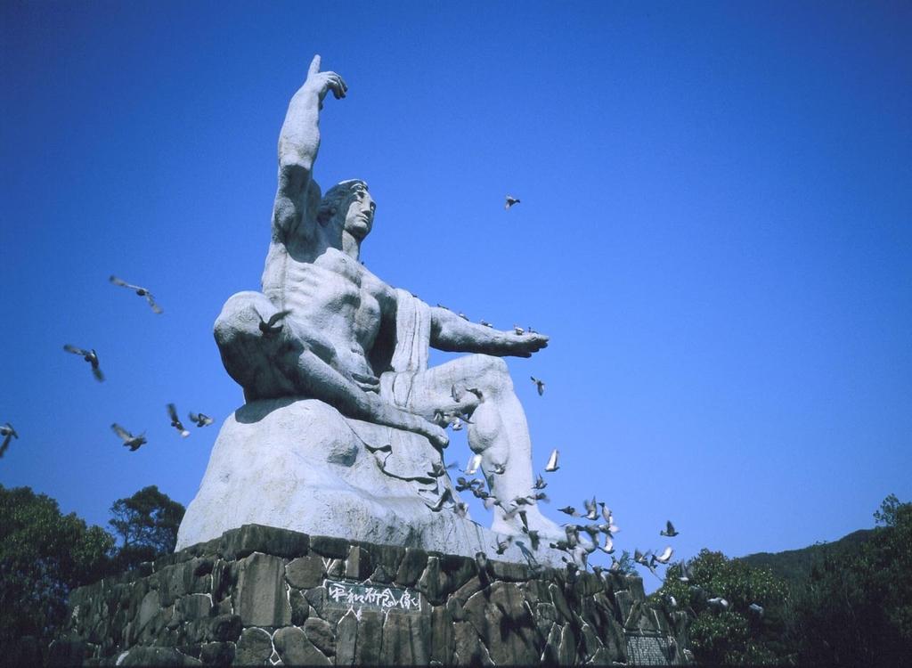 長崎平和祈念像
